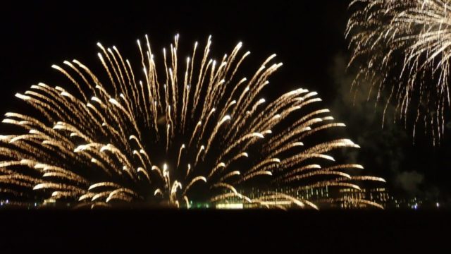 【洞爺湖ロングラン花火大会】を鑑賞船で見るポイント&送迎バスのメリットデメリット