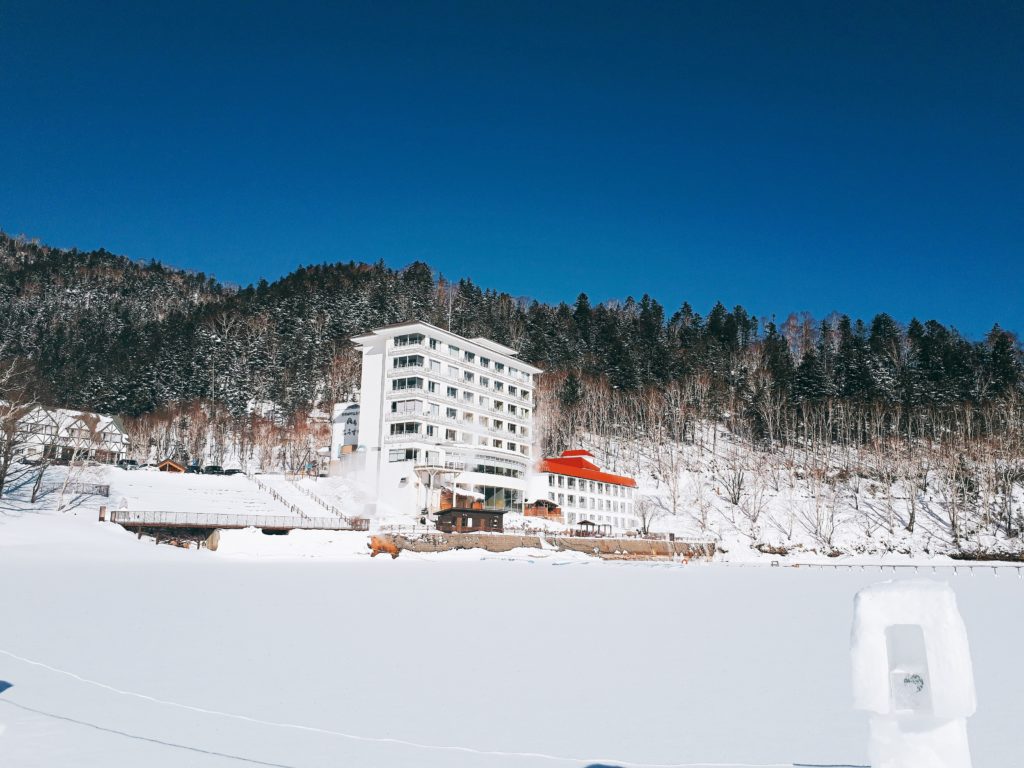 しかりべつ湖コタンの近くにはホテル風水のみ