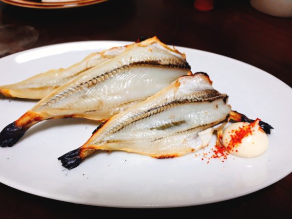【こまい(氷下魚)の美味しい食べ方】一夜干し・天ぷらも美味しい！下処理はハサミで簡単