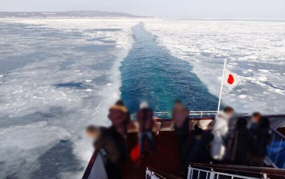 冬の網走で観光砕氷船おーろらに乗って流氷を見た感想まとめ!オジロワシも見られたり流氷なおやつを満喫した話